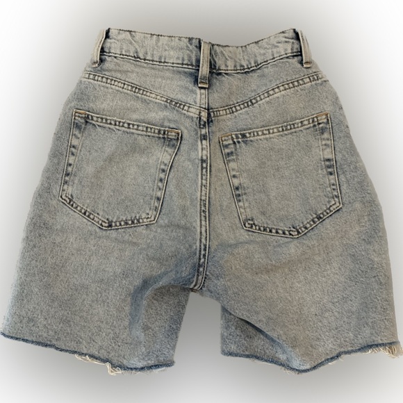 H&M high waisted denim shorts - Picture 2 of 4